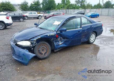 2005 Toyota Camry Le z USA, uszkodzony, nr VIN 4T1BE30KX5U027862